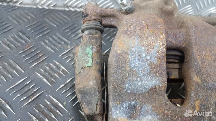 Суппорт тормозной передний правый на Skoda Fabia 1