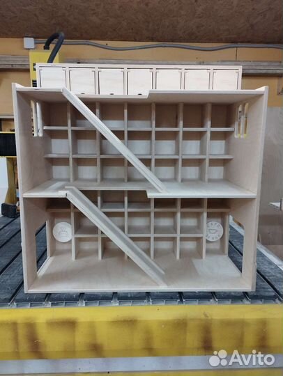 Парковка для машинок, кукольные домики