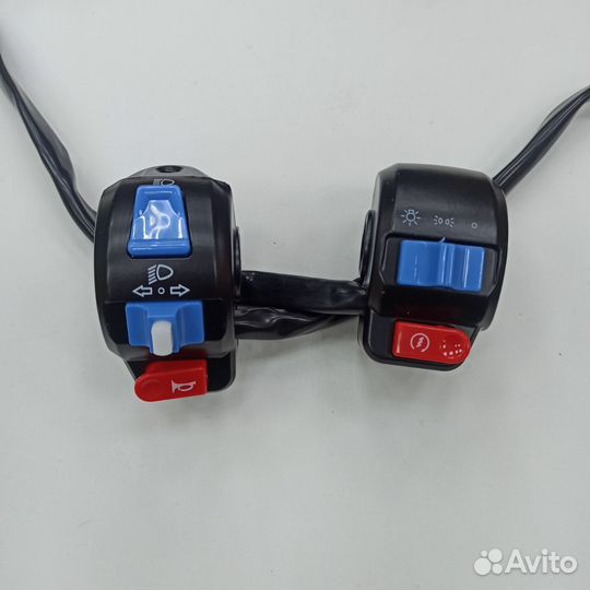 Пульты металлические держателями зеркал на скутер