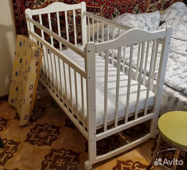 Кроватка детская с доской для пеленания