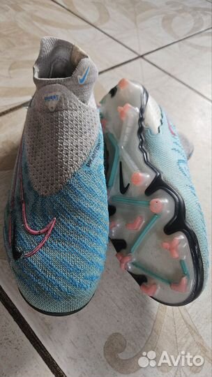 Футбольные бутсы Nike Phantom