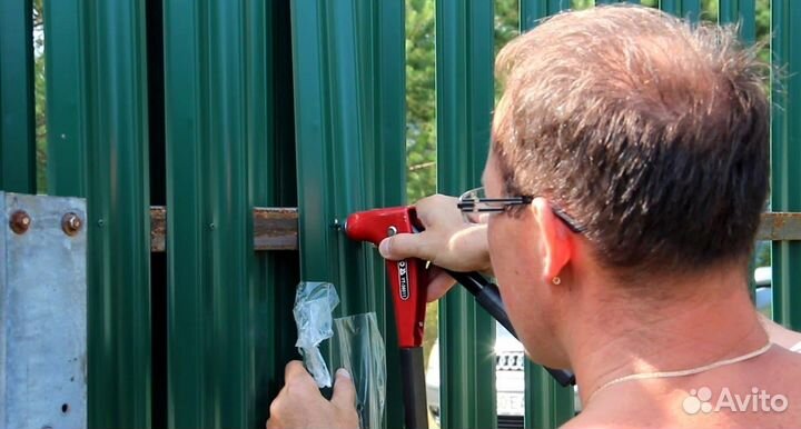 Забор из евроштакетника