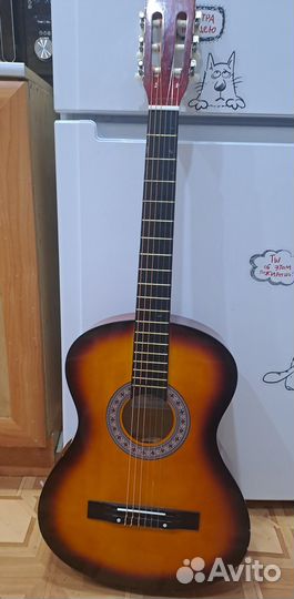 Продам гитару и аксессуары к ней