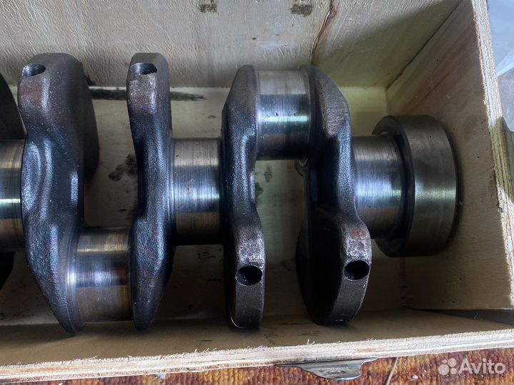 Коленвал D4CD(не оригинал, под восстановление)