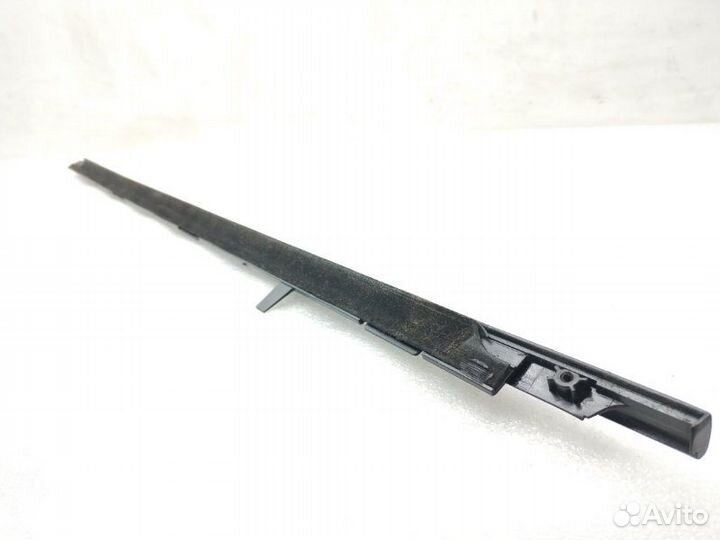 Молдинг двери передний правый Land Rover Discovery