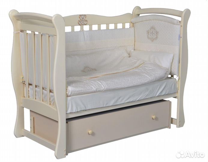 Детская кровать с маятником