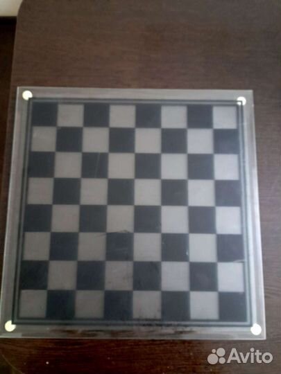 Шахматная доска без фигур,стекло
