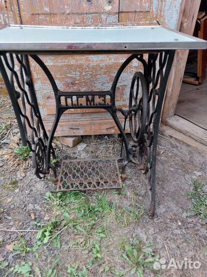 Станина чугунная от швейной машинки