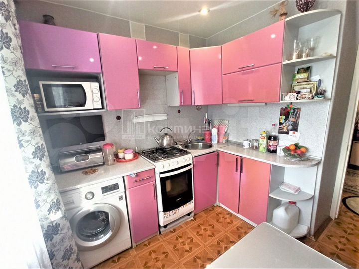 2-к. квартира, 50 м², 3/3 эт.