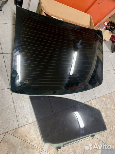 Toyota Avensis 270 стекло