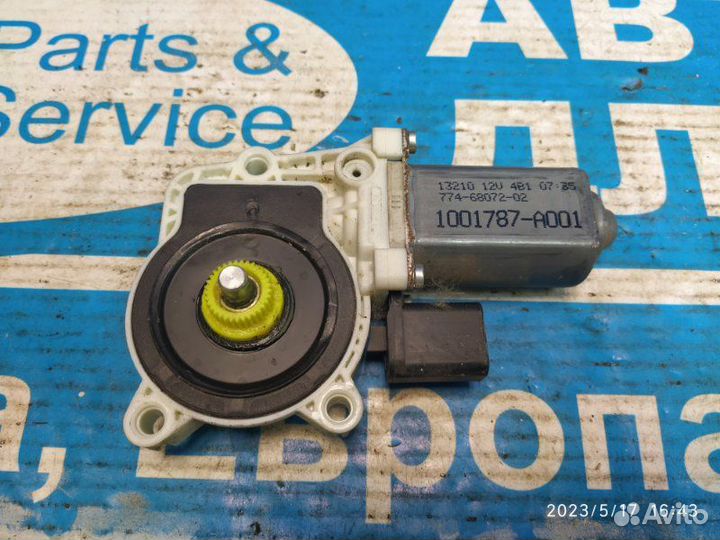 Мотор стеклоподъемника левый Jeep Liberty KK 07-13