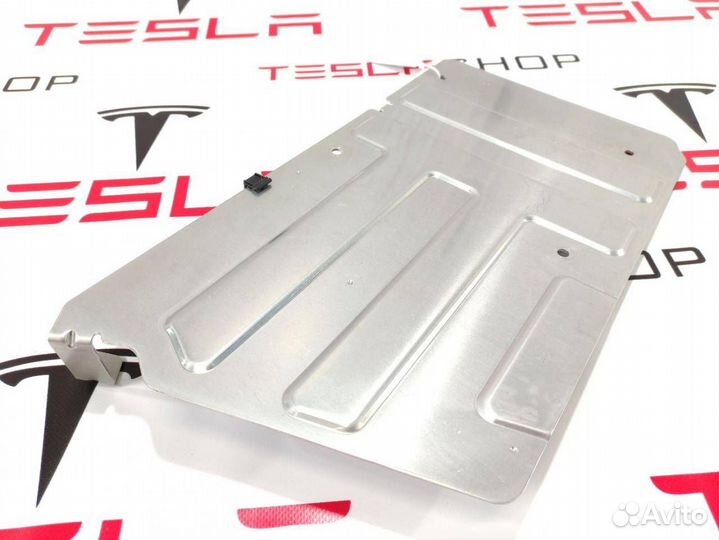 Крышка блока управления панорамным люком Tesla