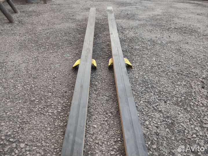 Спортивные пластиковые лыжи беговые