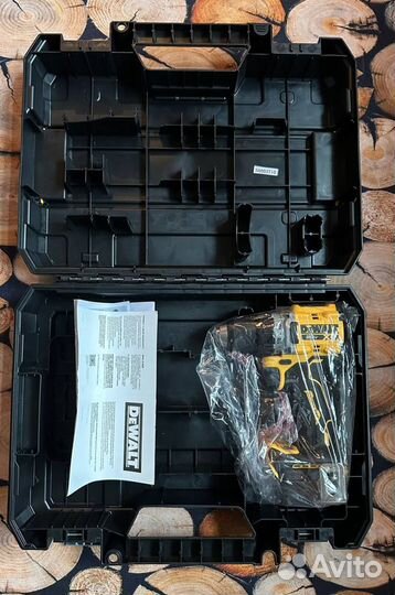 Бесщеточный шуруповерт Dewalt DCD800 с кейсом