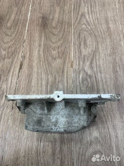 Крышка головки блока цилиндров задняя Mercedes