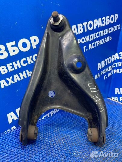 Передний правый рычаг Renault Logan 1 седан 2011
