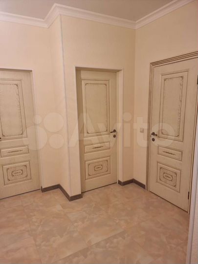 3-к. квартира, 95 м², 1/5 эт.