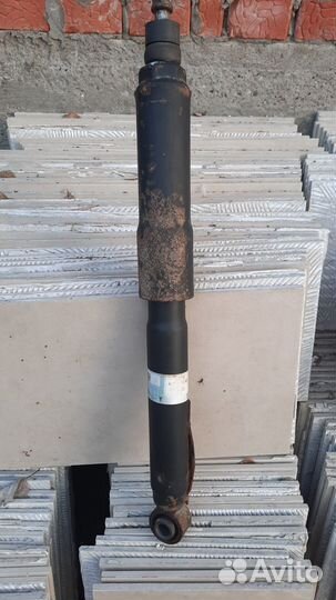 Аммортизатор задний Toyota Land Cruiser 200