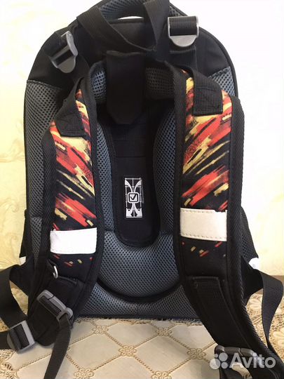 Ранец школьный для мальчика в отличном состояние