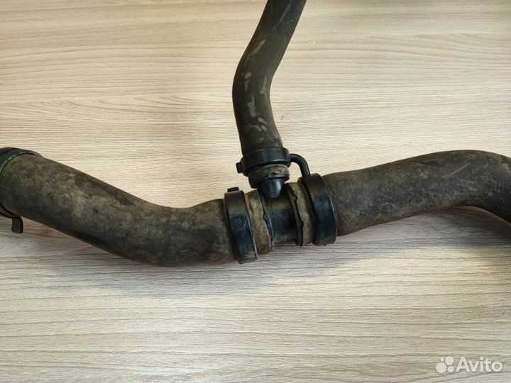 Патрубок радиатора нижний Renault Duster