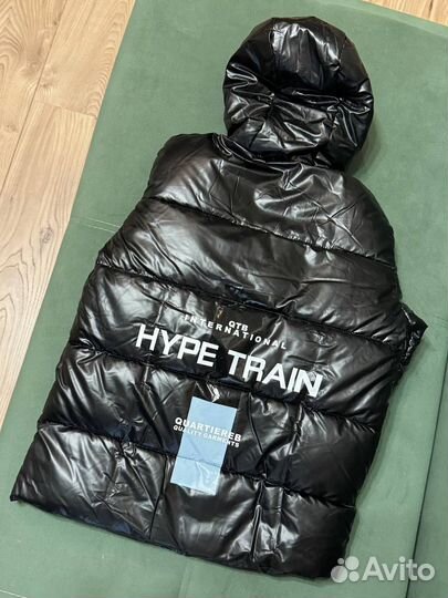 Пуховик с капюшоном очками