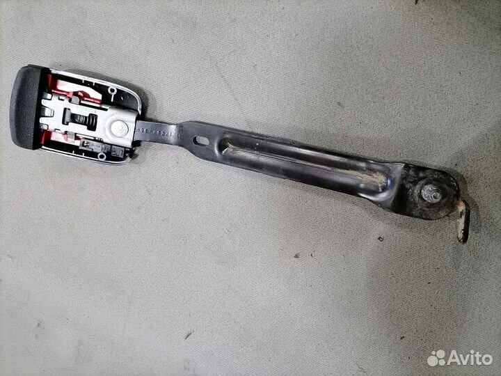 Рычаг застежки ремня безоп.Renault Fluence 2013