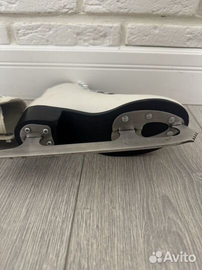 Коньки фигурные 33 размер