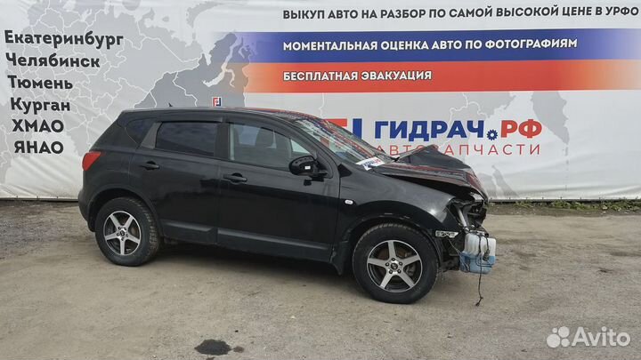 Стекло кузовное глухое правое Nissan Qashqai (J10)