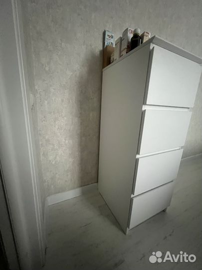 Шкаф пенал белый