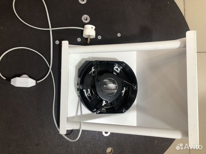 Маникюрная вытяжка