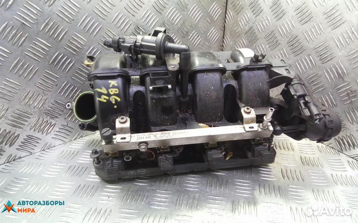 Коллектор впускной Opel Astra J 2010