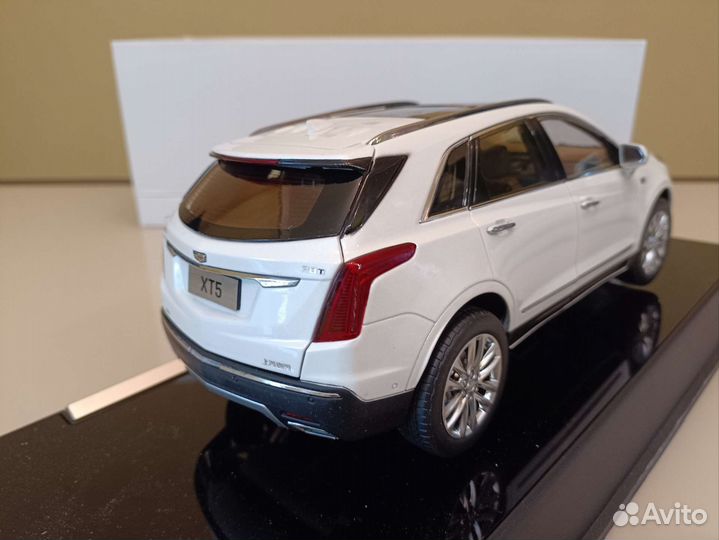 Cadillac XT5 I (2016-2019) Белый 1:18