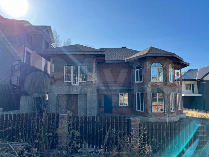 Коттедж 279 м² на участке 8 сот.