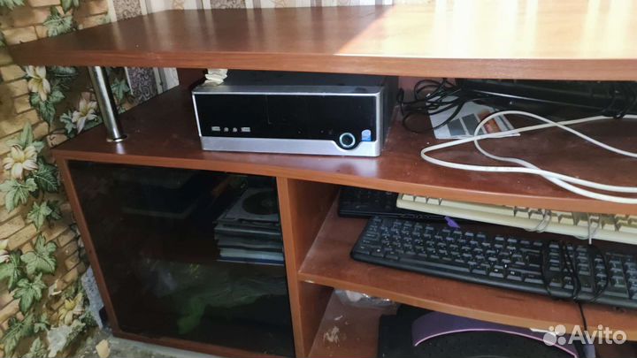 Тумба под телевизор бу со стеклянной дверцей