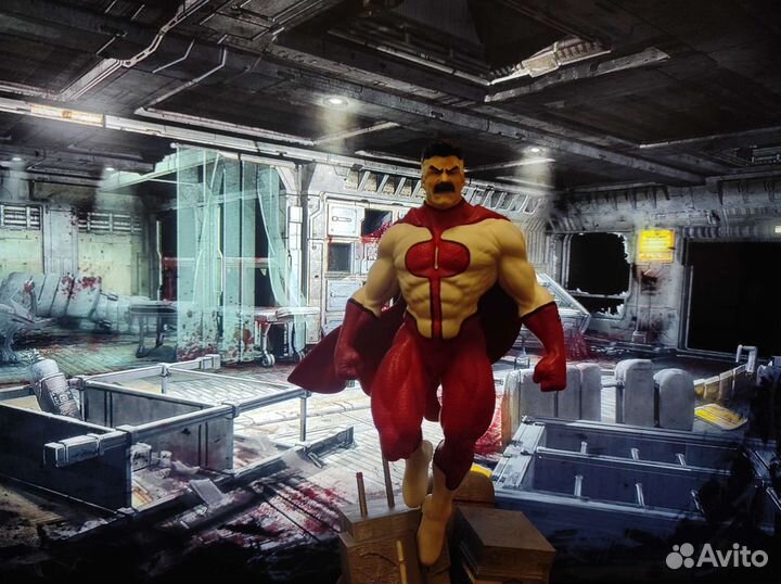 Статуя Invincible Omniman