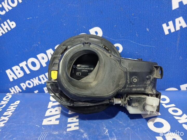 Лючок бензобака Chevrolet Cruze хэтчбек 2011