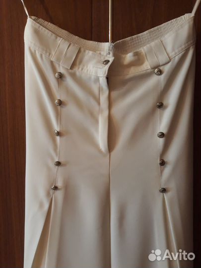 Костюмы женские