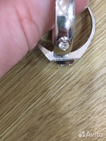 Кольцо с бриллиантом