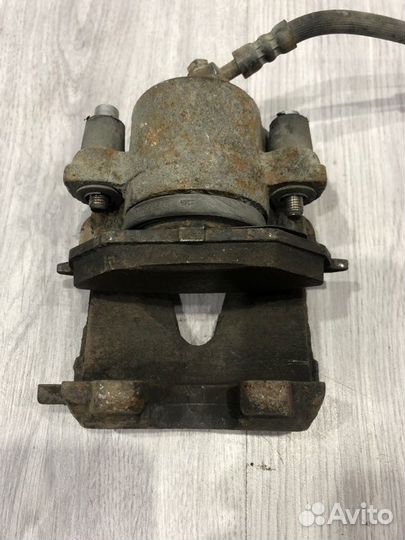 Суппорт тормозной передний правый Skoda Octavia A5