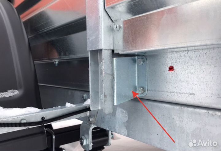 Скоба крепления стойки борта к лонжерону прицепа м