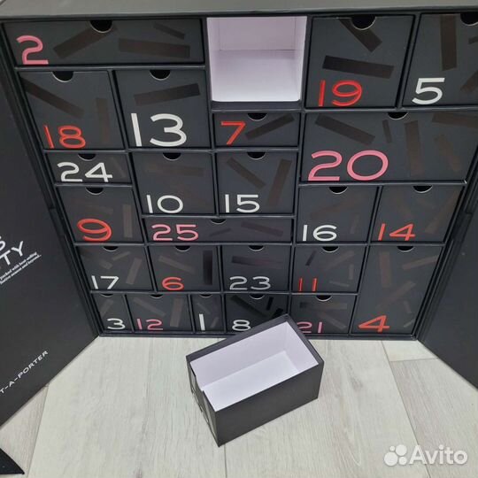 Коробка от Адвент календаря Net-a-porter