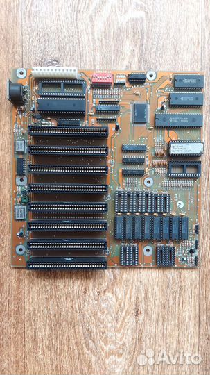 Ретро материнская плата IBM PS-XT с видеокартой