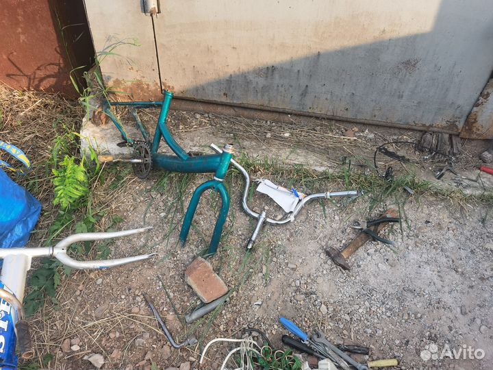 Запчасти и колеса на велосипед