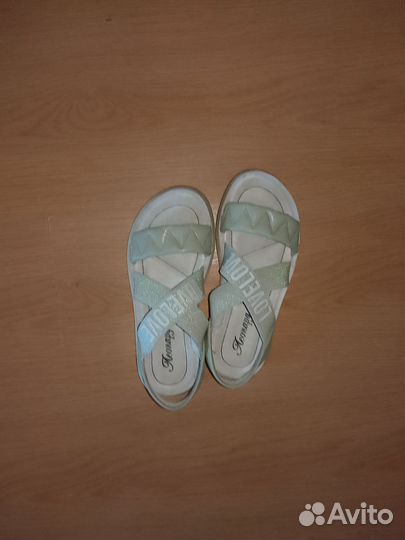 Босоножки для девочки р. 34