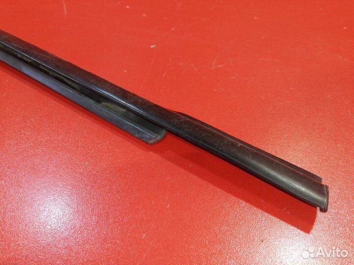 Молдинг стекла двери внешний задний правый Kia Rio