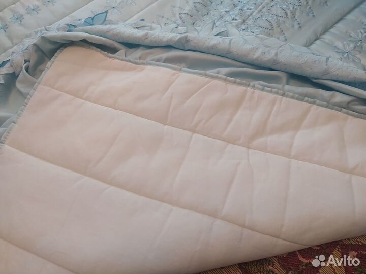 Испанский комплект атласного покрывала 220х180