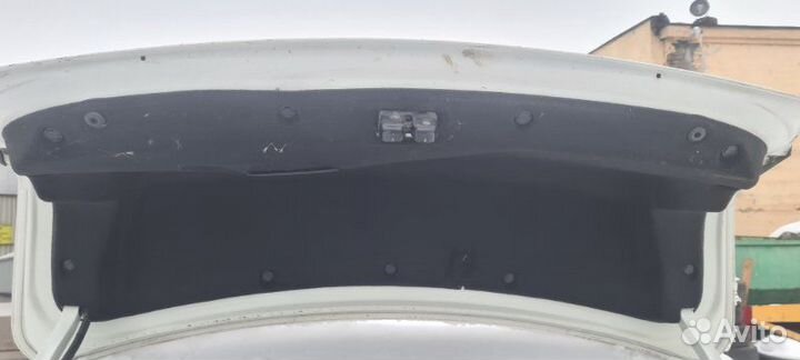 Обшивка крышки багажника Renault Latitude L70A