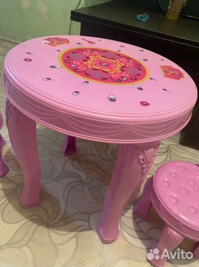 Детский стол и 2 стула