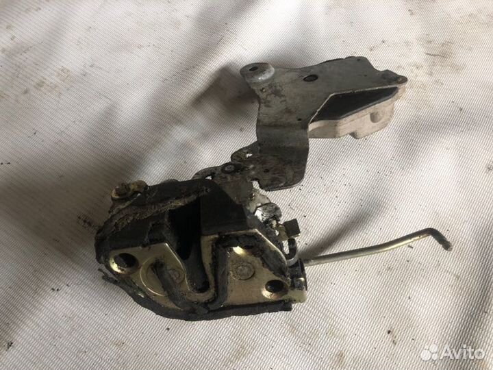 Замок двери передний левый Daihatsu Yrv M201 K3VE