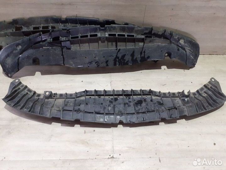 Пыльник переднего бампера Mercedes Benz W222